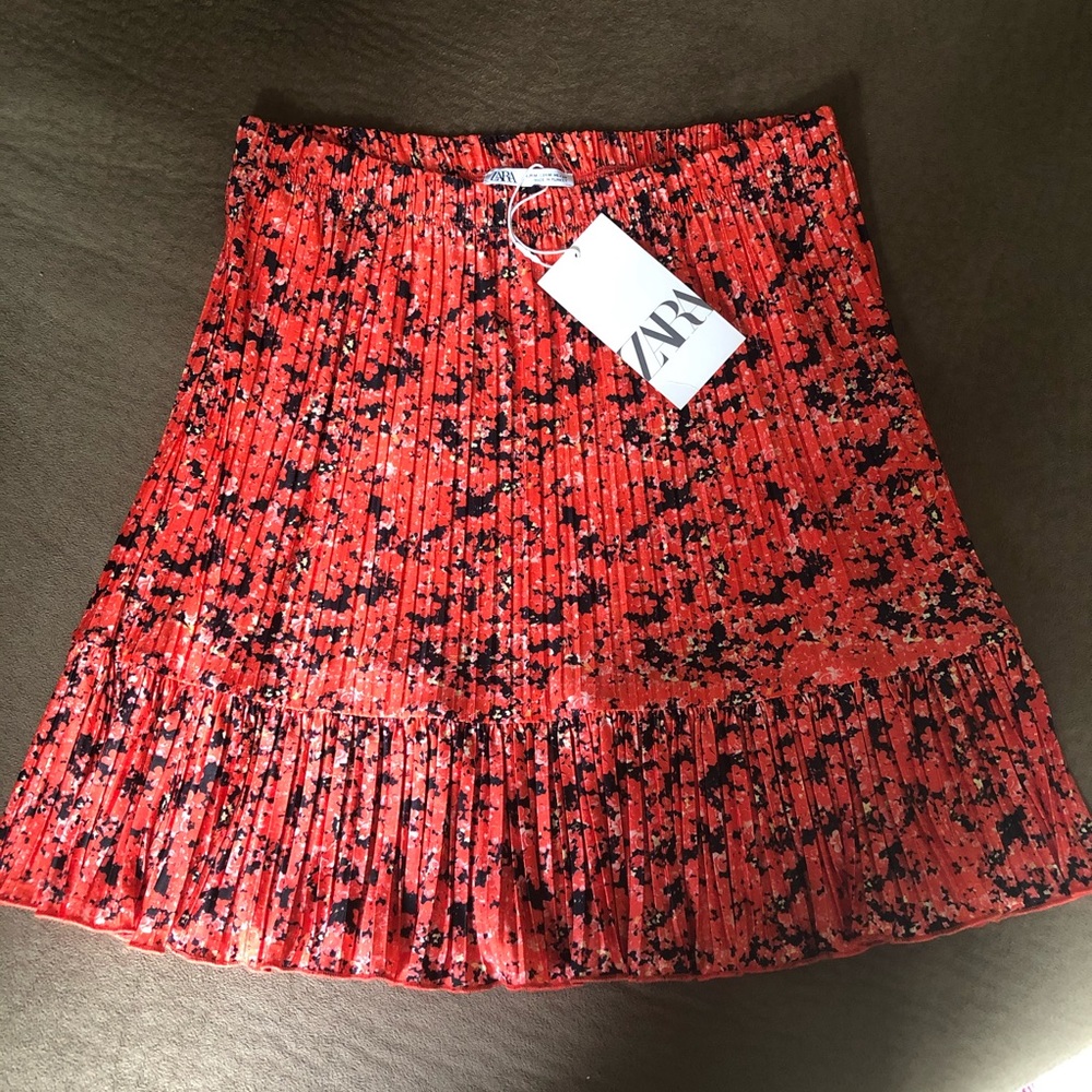 Zara super soft skirt, size medium, new with tags!
